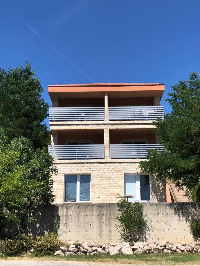 Apartments Chilla *** Lopar Luaran gambar
